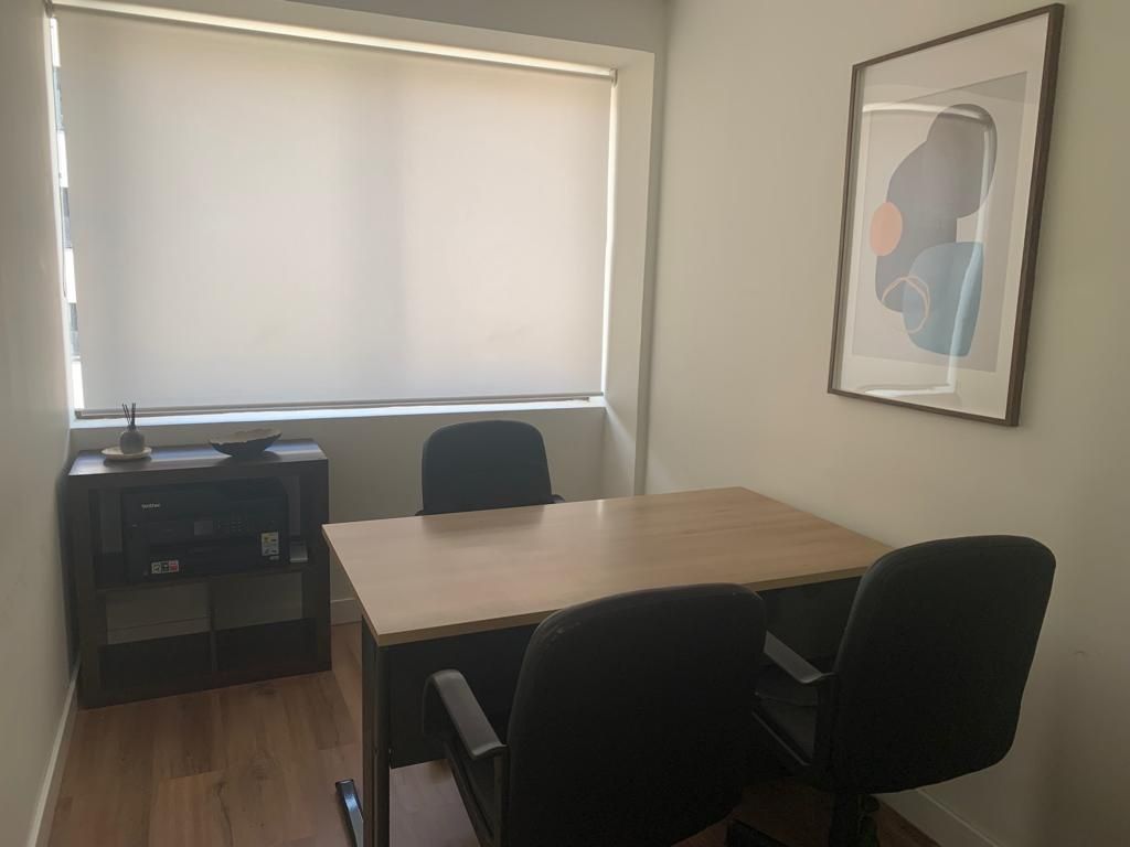Arrenda-se sala ou posto de trabalho em sala partilhada