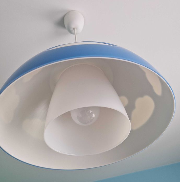 Lampa wisząca dziecięca IKEA Skojig chmury niebieska