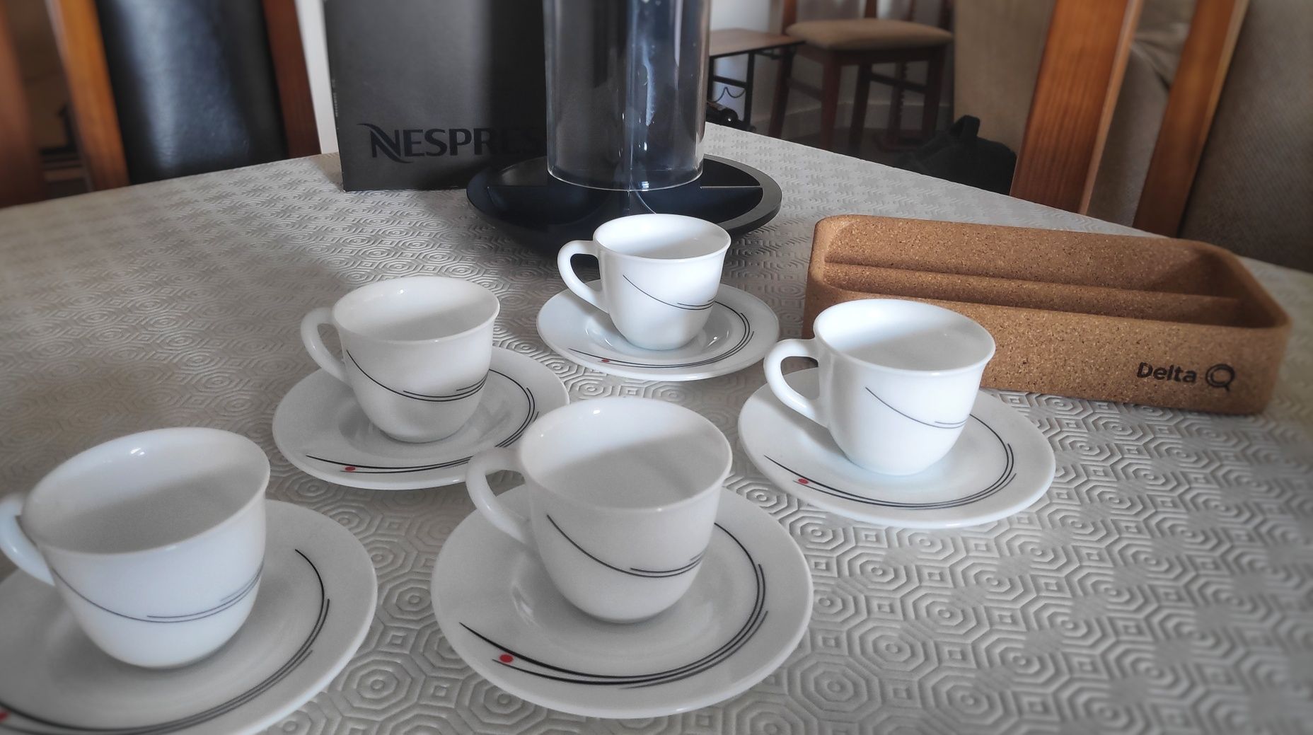 Pratos Decorativos e conjunto para café