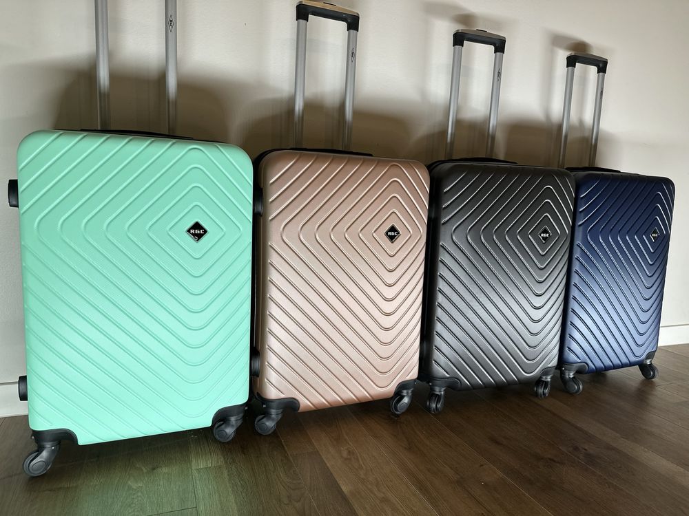 Nowa walizka srednia L/ bagaz do 20 kg/ walizki