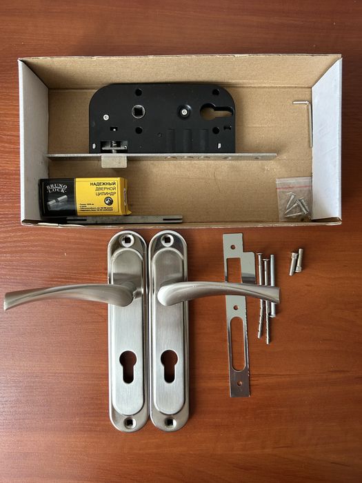 Комплект Bruno Bravo 70(ручка на планці+замок+ціліндр під анг.ключ)