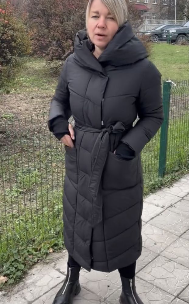 Довге пальто пуховик, зимове пальто з капюшоном чорне з поясом