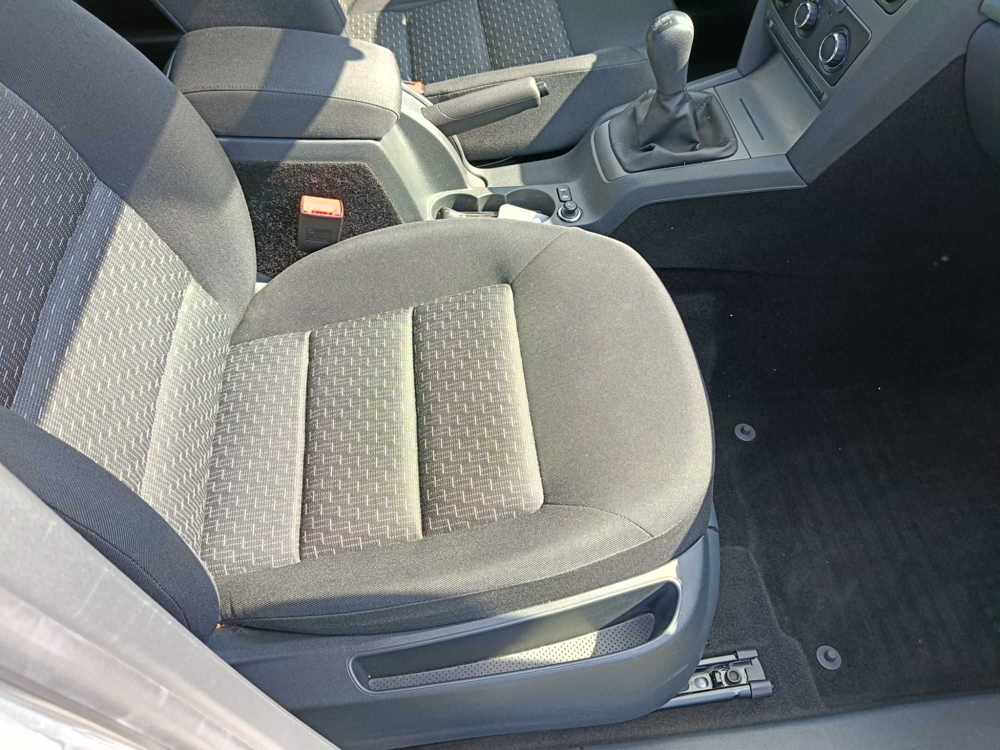 skoda  Octavia II  1.6 mpi   2012r  mały  przebieg  42159 km