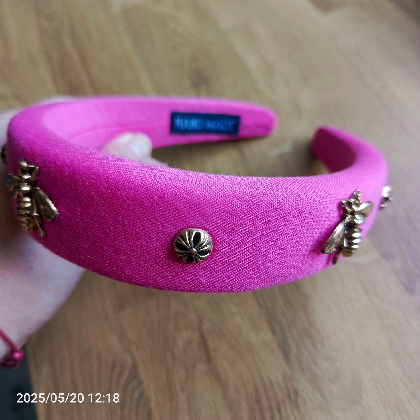Nowa opaska na włosy hand made różowa ze złotą pszczółką