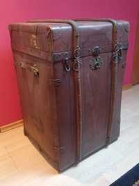Stary kufer skórzany