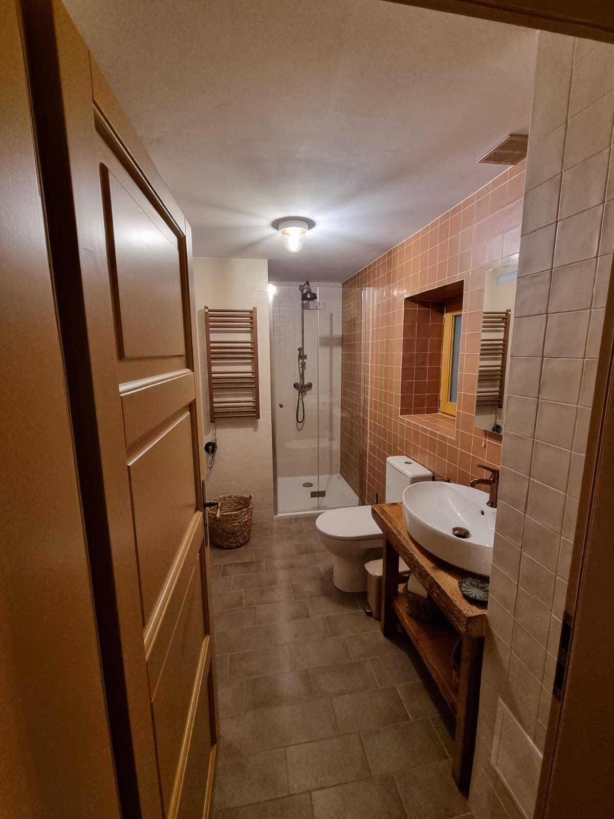 Bacmańska Chata z kominkiem i jacuzzi oraz pięknym widokiem przy szlak