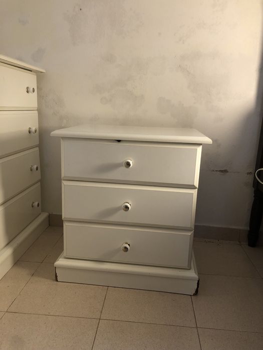 1 Cómoda + 2 Mesas de Cabeceira