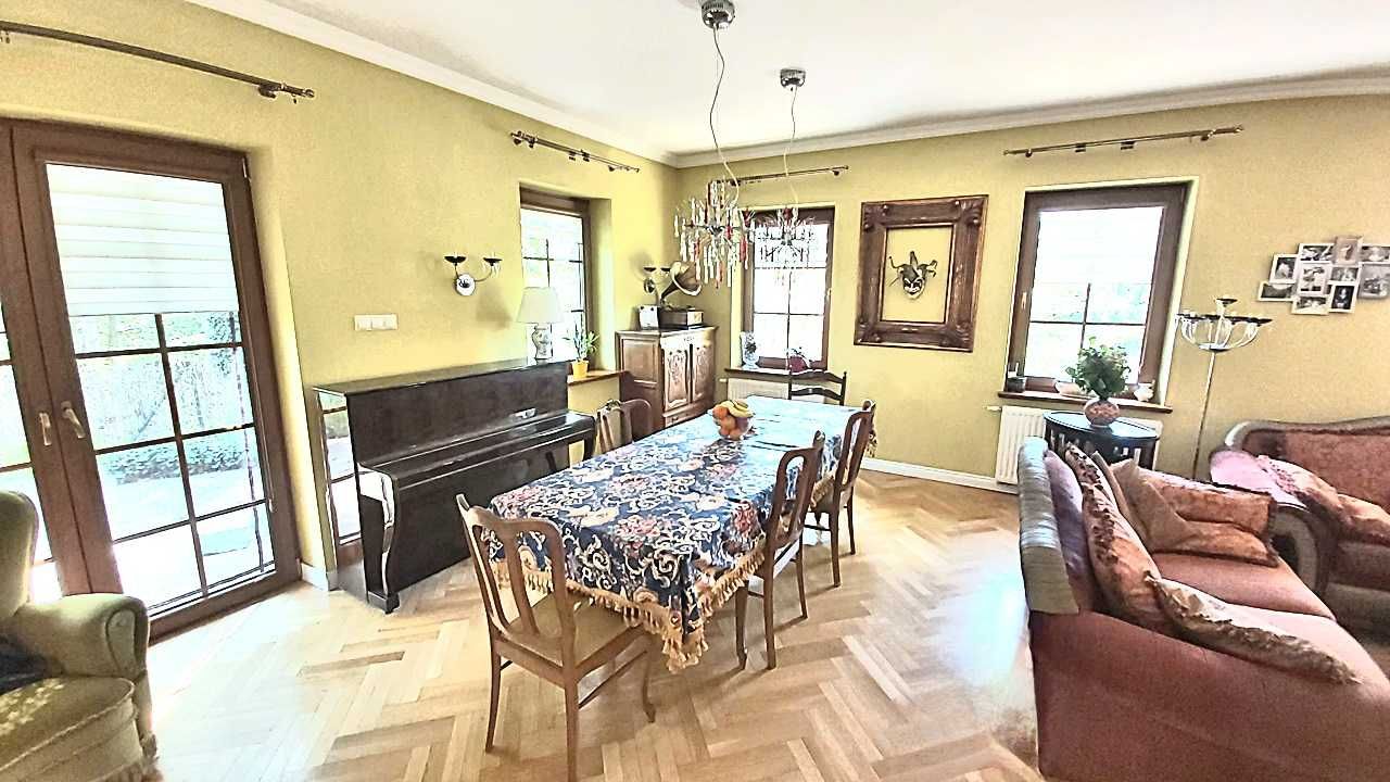 Stylowy dworek do wynajęcia – Bobrza, 10 min. od Kielc, staw i ogród