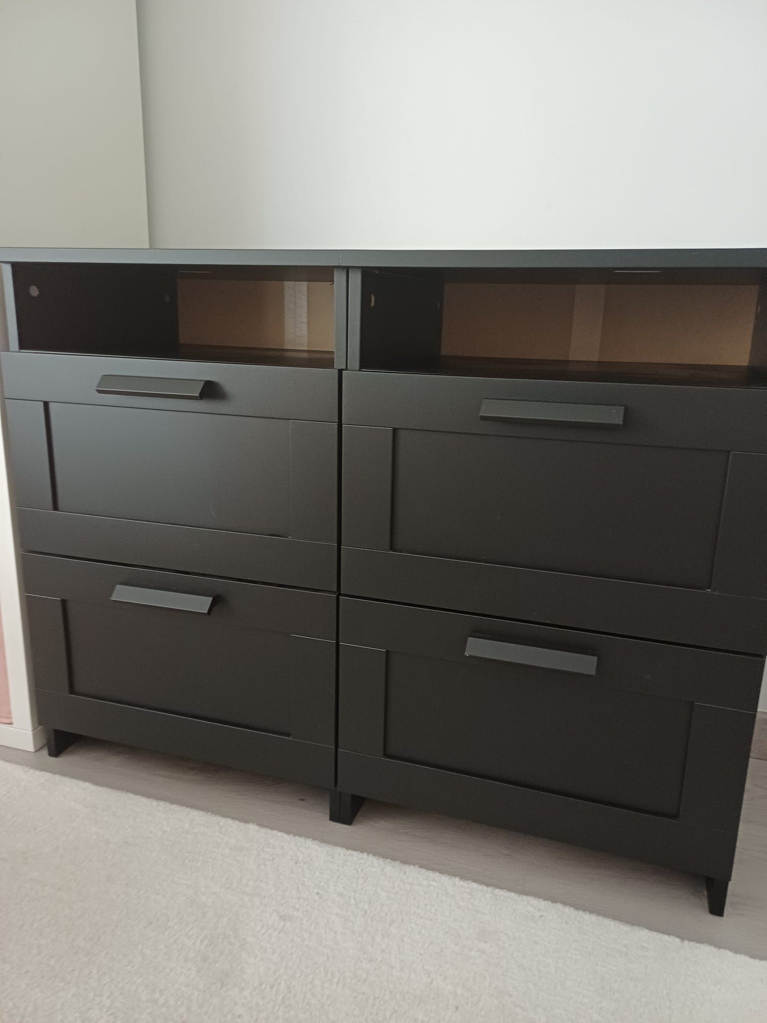 2 mesas cabeceira Ikea Brimnes