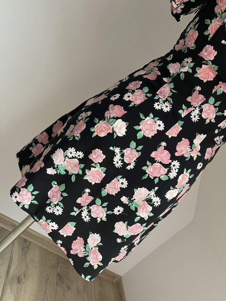 Krótka sukienka z wiskozy czarna w różowe kwiaty H&M r.34 XS