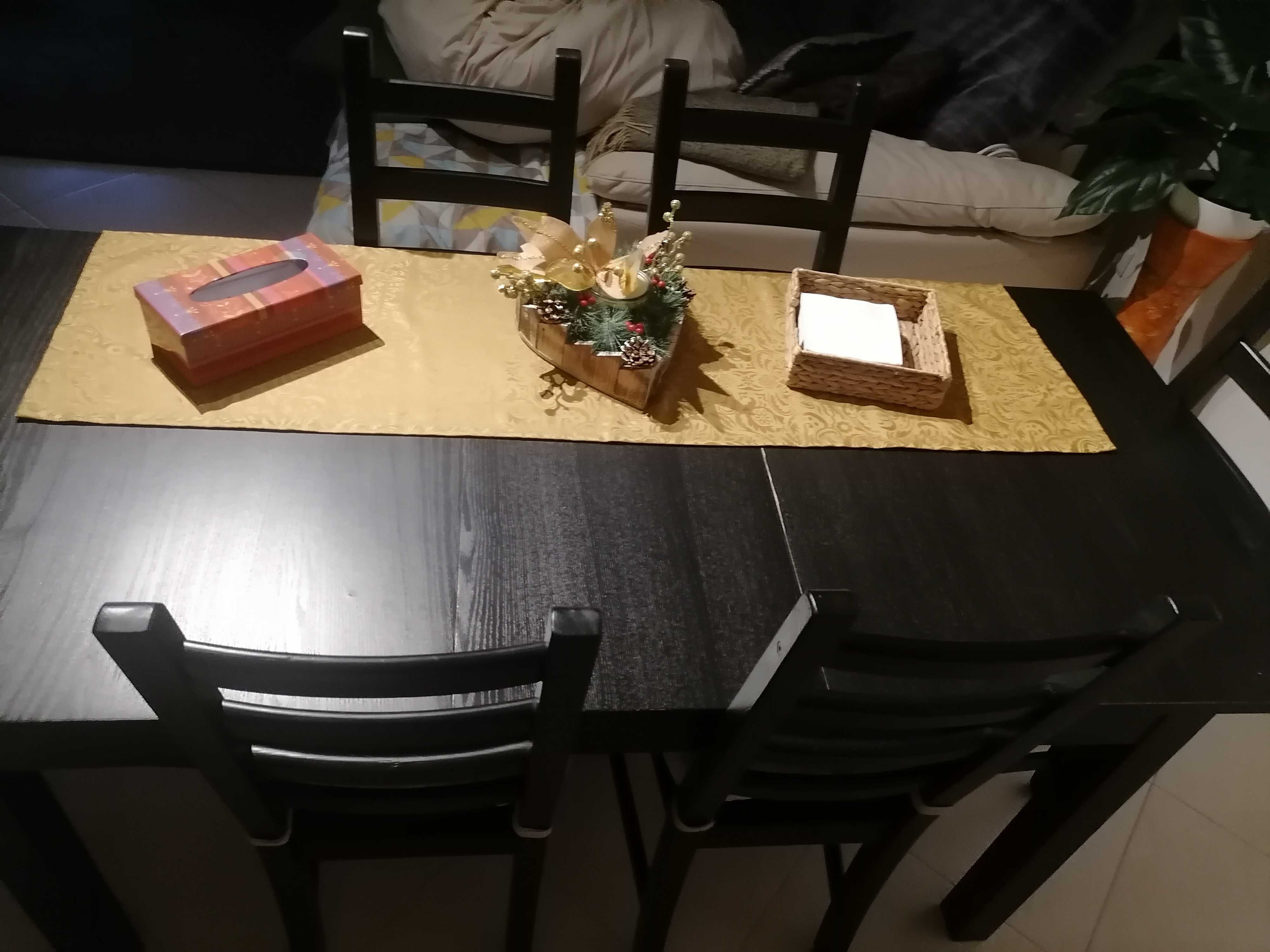 Vendo mesa e 6 cadeiras