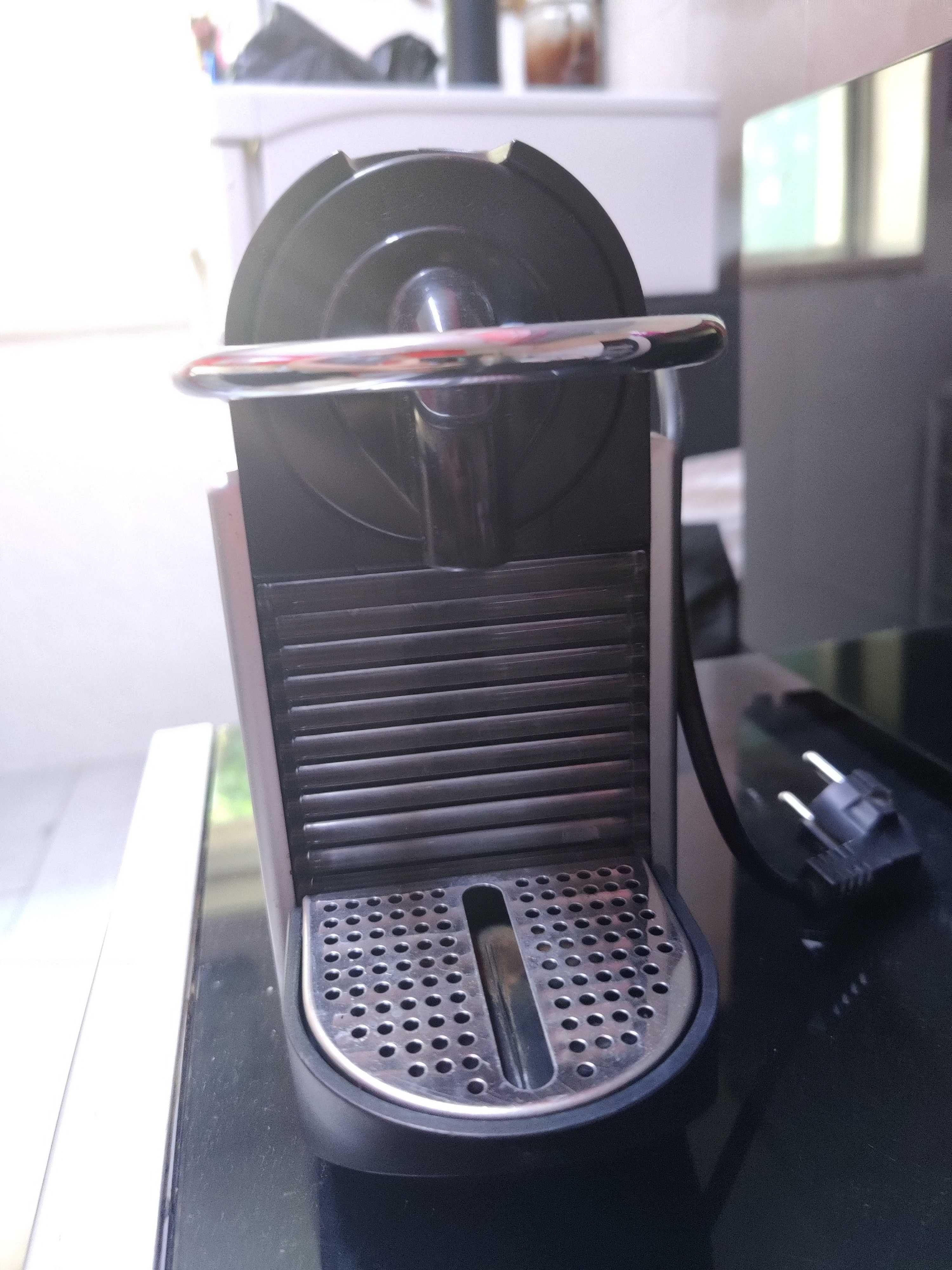 Máquina de café Nespresso DeLonghi