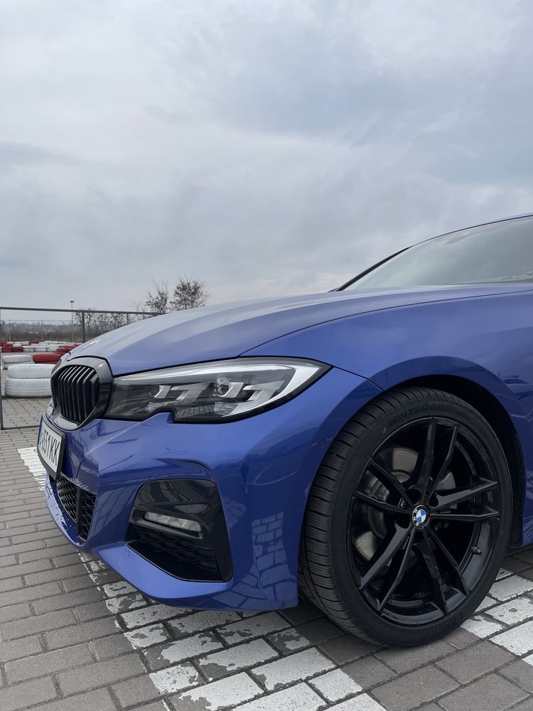 Bmw 330i 2019 року