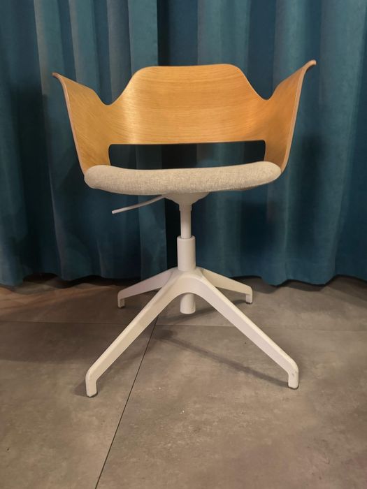 Krzesło konferencyjne