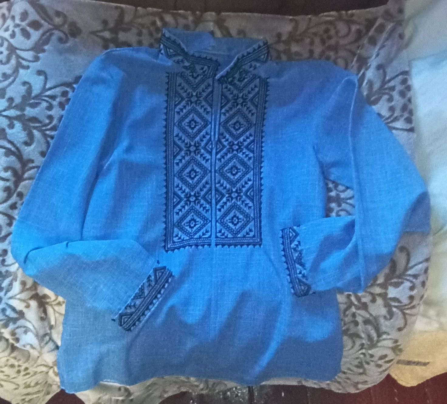 Вишиванка вишита бісером