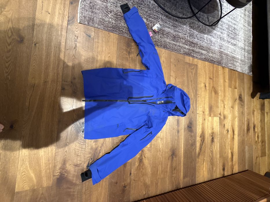 Burton Ak Swash lekko ocieplana kurtka snowboardowa