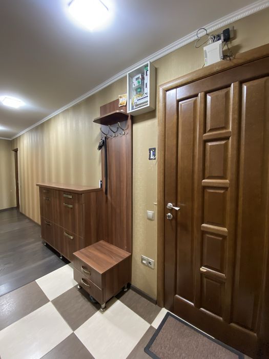 Сдам 3-к кв 70м2 с ремонтом  на Тополе -2 район м Сильпо