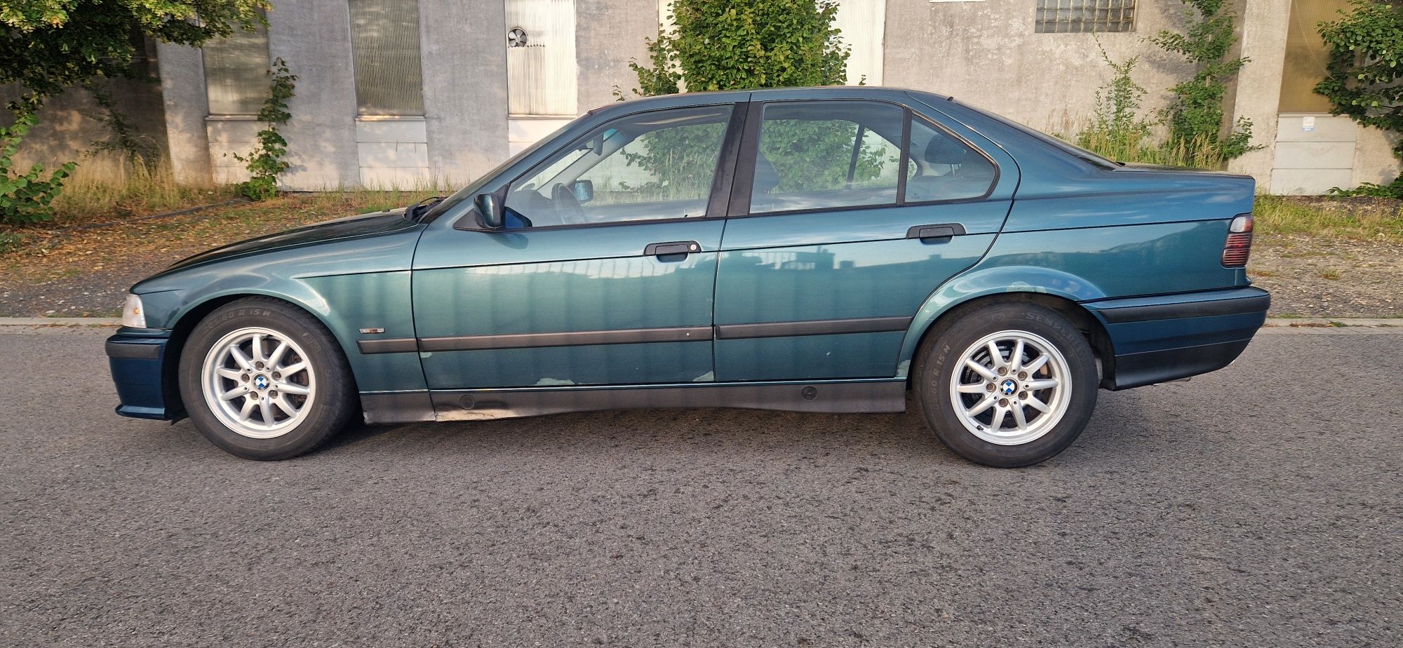 Sedan e36 mpakiet klima szpera InPro H&R jeden właściciel Niemcy