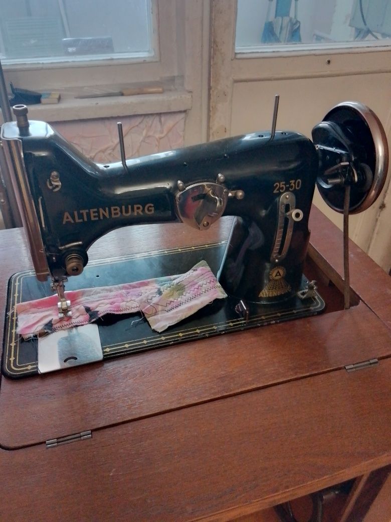 Ножна німецька швейна машинка Altenburg