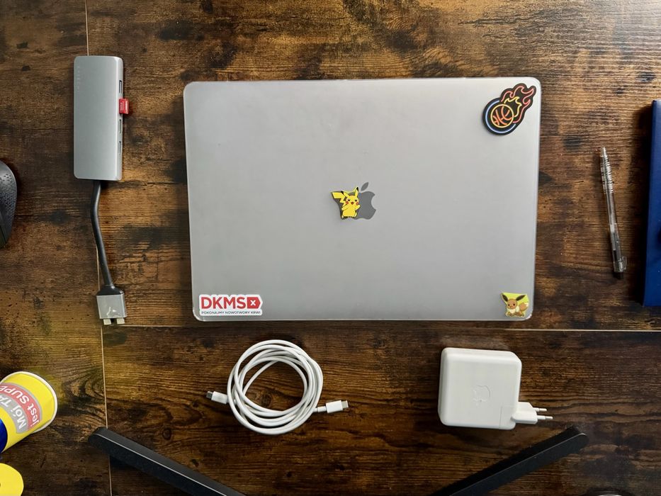 Laptop Macbook Pro 16 2019 i7 32 gb ram 512 gb A2141 + dongle + cover