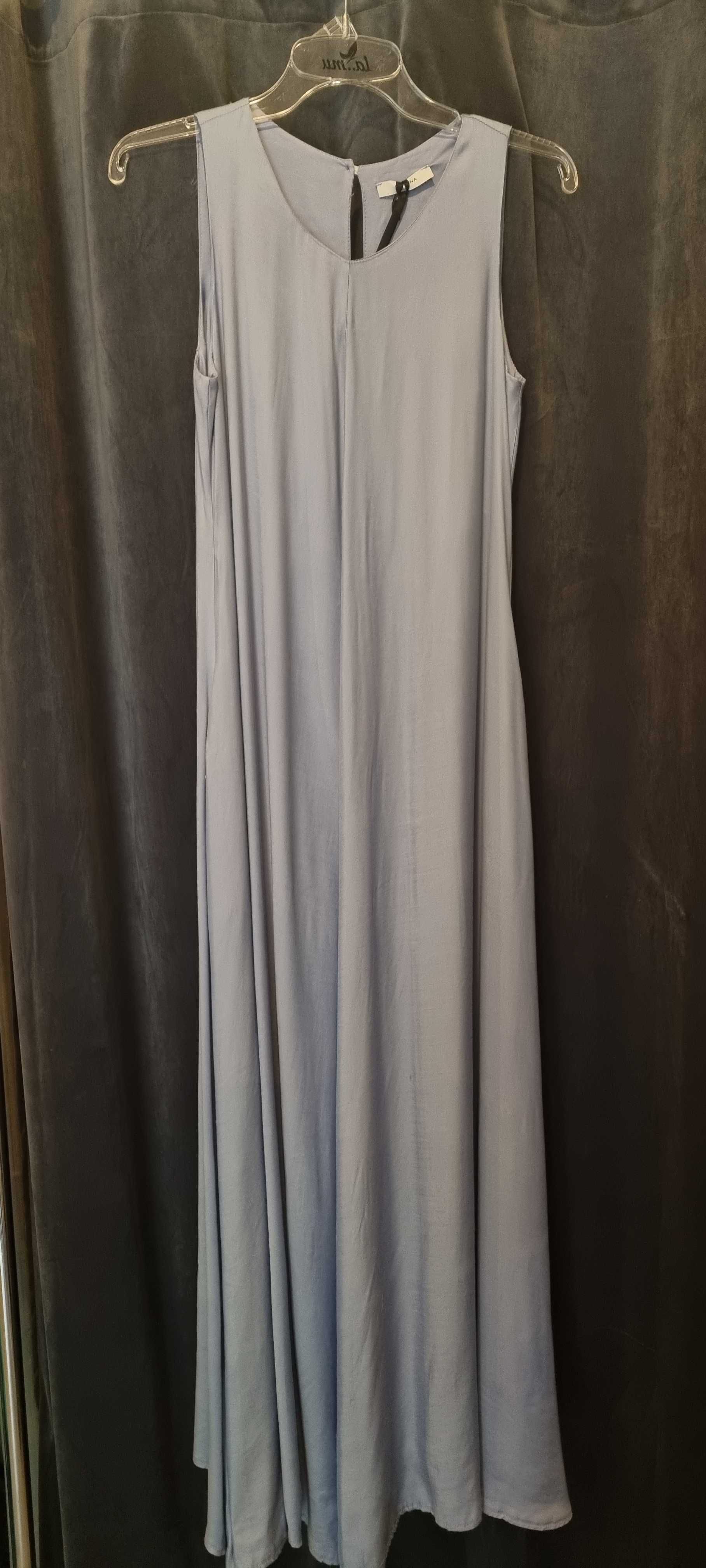 Sukienka dluga z wiskozowej tkaniny
