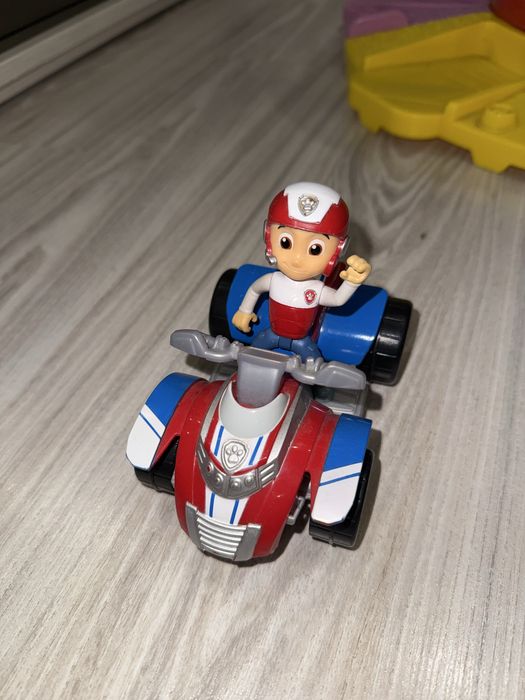 Машинки з героями щенячого патруля