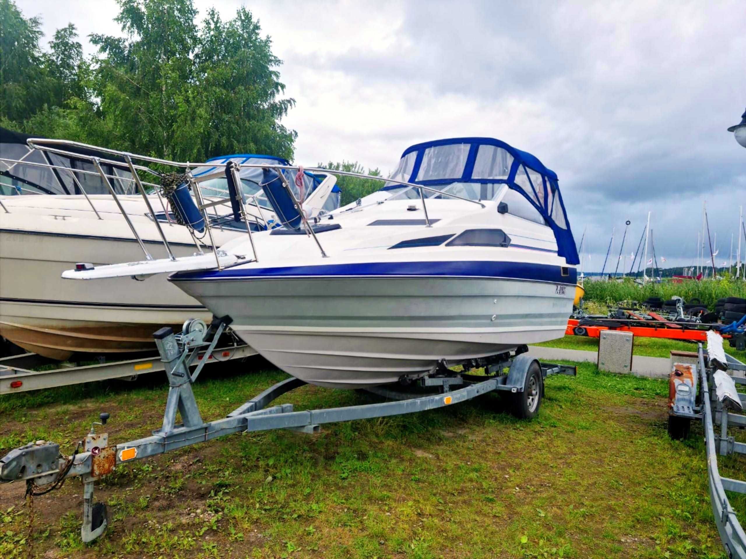 Łodź motorowa jacht Bayliner 2150CT 5.8L V8 + PRZYCZEPA