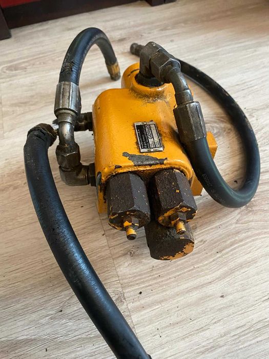 Zawór hydrauliczny Case 580SK używany