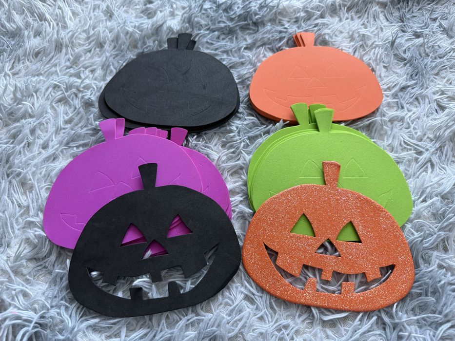 Halloween- piankowe ksztalty dyni 30 sztuk
