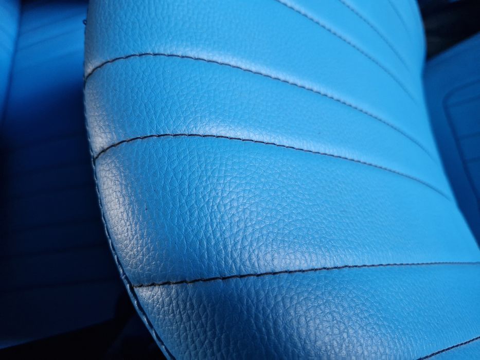 niebieskie fotele maluch