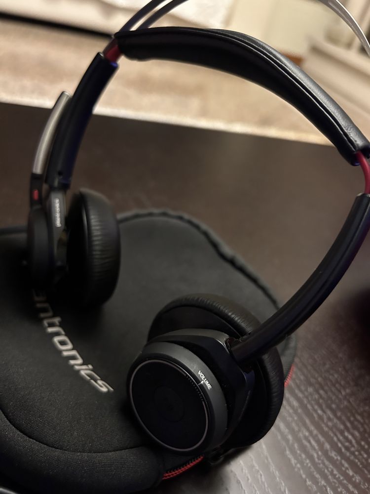Headphones Bluetooth Plantronics Voyager Focus UC