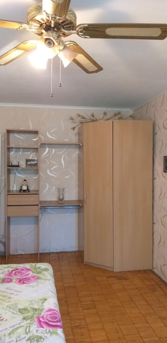 Березняки, Дніпровська набережна 9, Своя