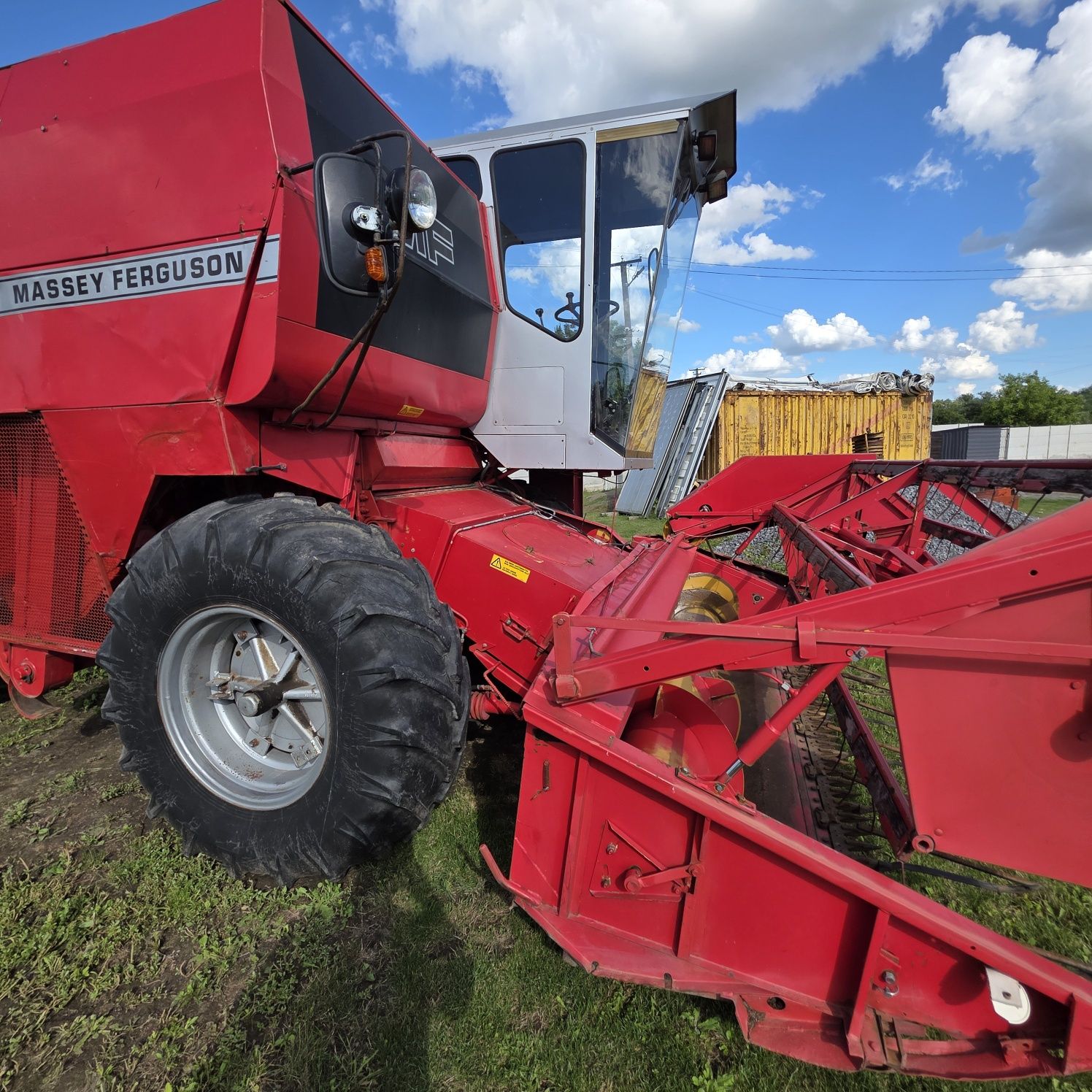 Комбайн зерно збиральний Massey Ferguson 20 з Фінляндії