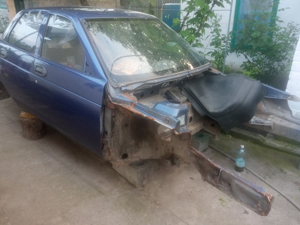 Продам кузовные детали Ваз 2110, 2115