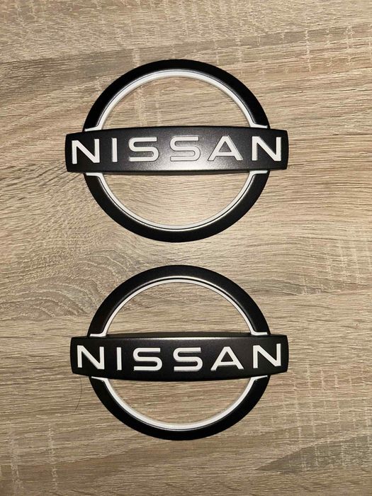 Emblemat, logo, znaczek Nissan nowe