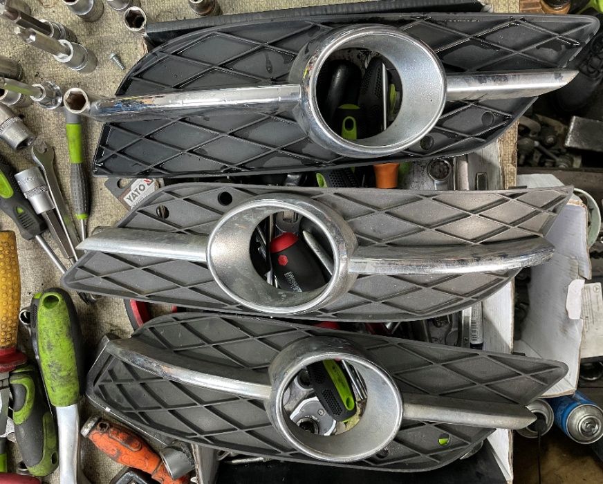 Mercedes B klasa W245 LIFT Kratka zaślepka w halogen z chromem zderzak