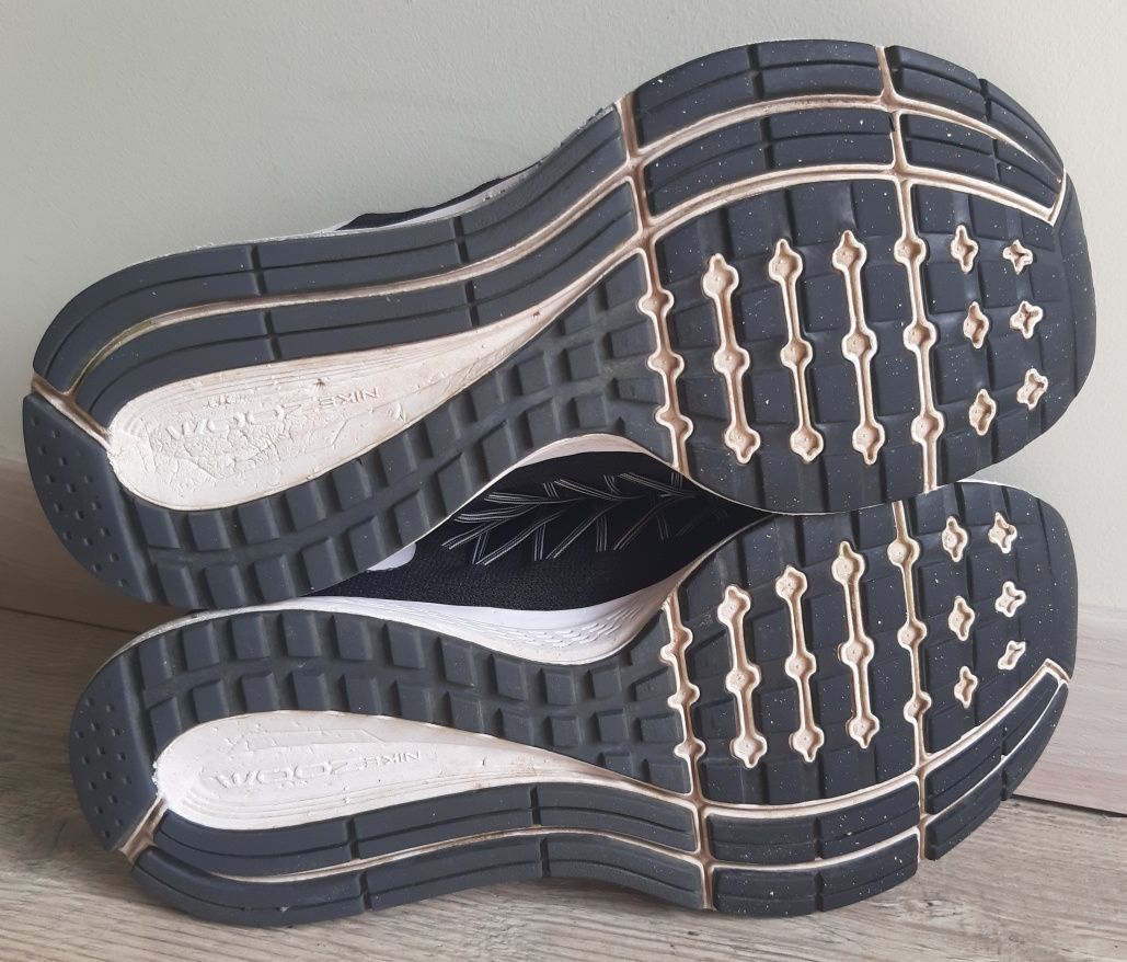 Кросівки NIKE (р.37,5)