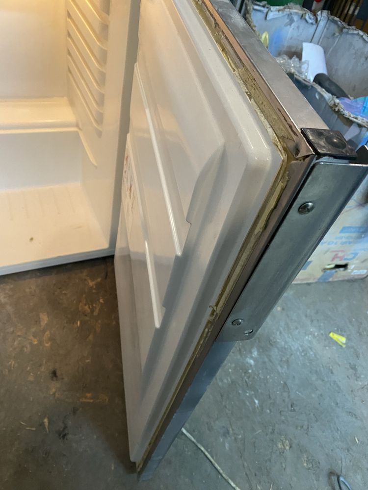 Холодильник барний з нержавійки без компресора