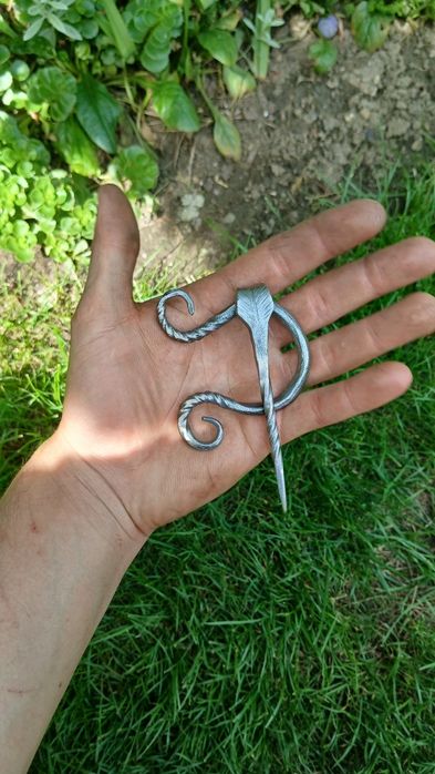 Ręcznie wykuta Fibula nordycka/ Broszki wikińskie.