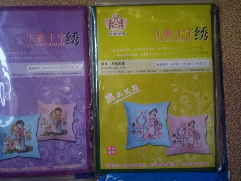 Повні набори по вишивкє хрестом диваних подушек