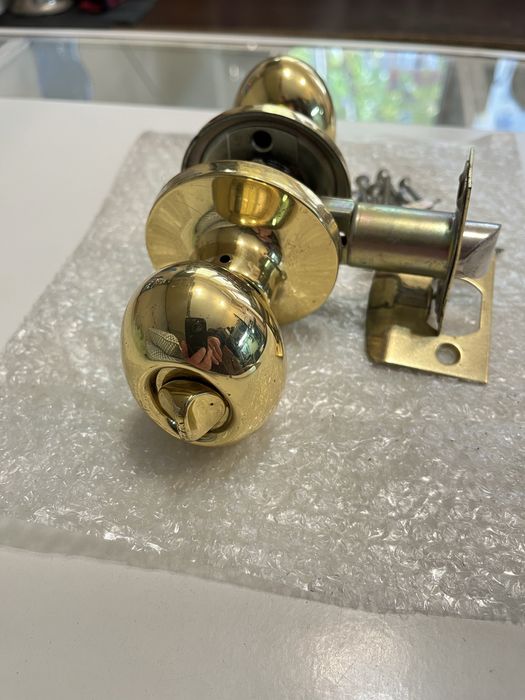 Ручка дверная с защелкой