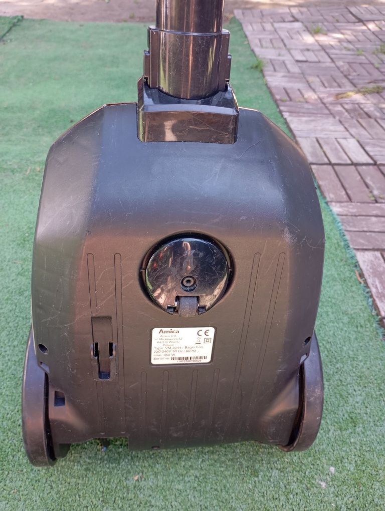 Odkurzacz cyklonowy Amica Bagio Eco VM3044, moc 900W + wąż. Czerwony
