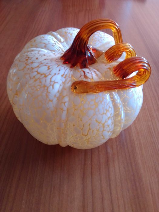 Abobora em vidro para decoração.