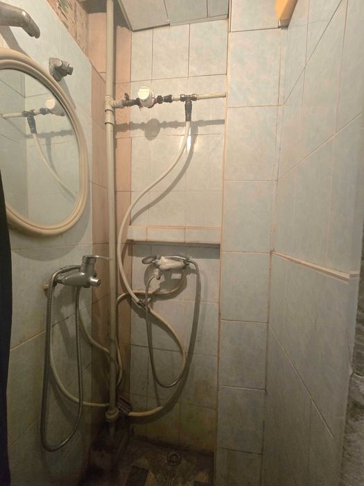 Продаж 4-х кімнат в комунальній квартирі на Вокзальній