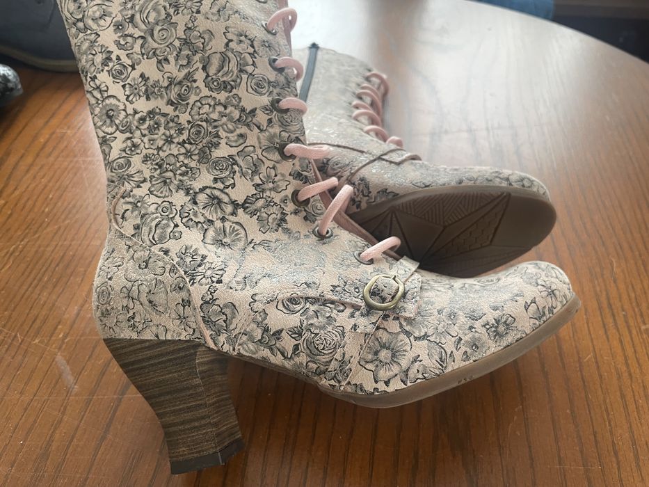 Buty na obcasie Deerberg skórzane