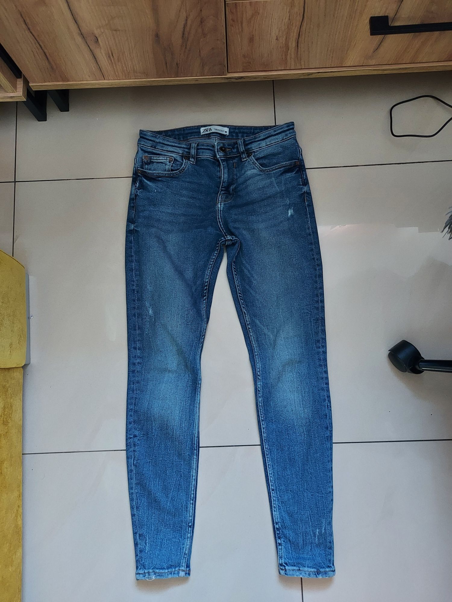 Zara spodnie jeansowe dżinsowe jeansy z wysokim stanem rozmiar 38 M