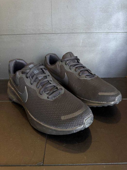 Кросівки Nike Revolution 7 FB2207-005 (43)