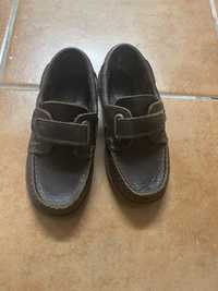 Mocassins castanhos velcro tam 28