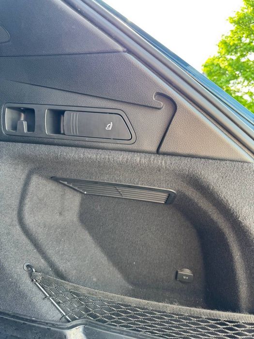 Авто Audi E-tron 55