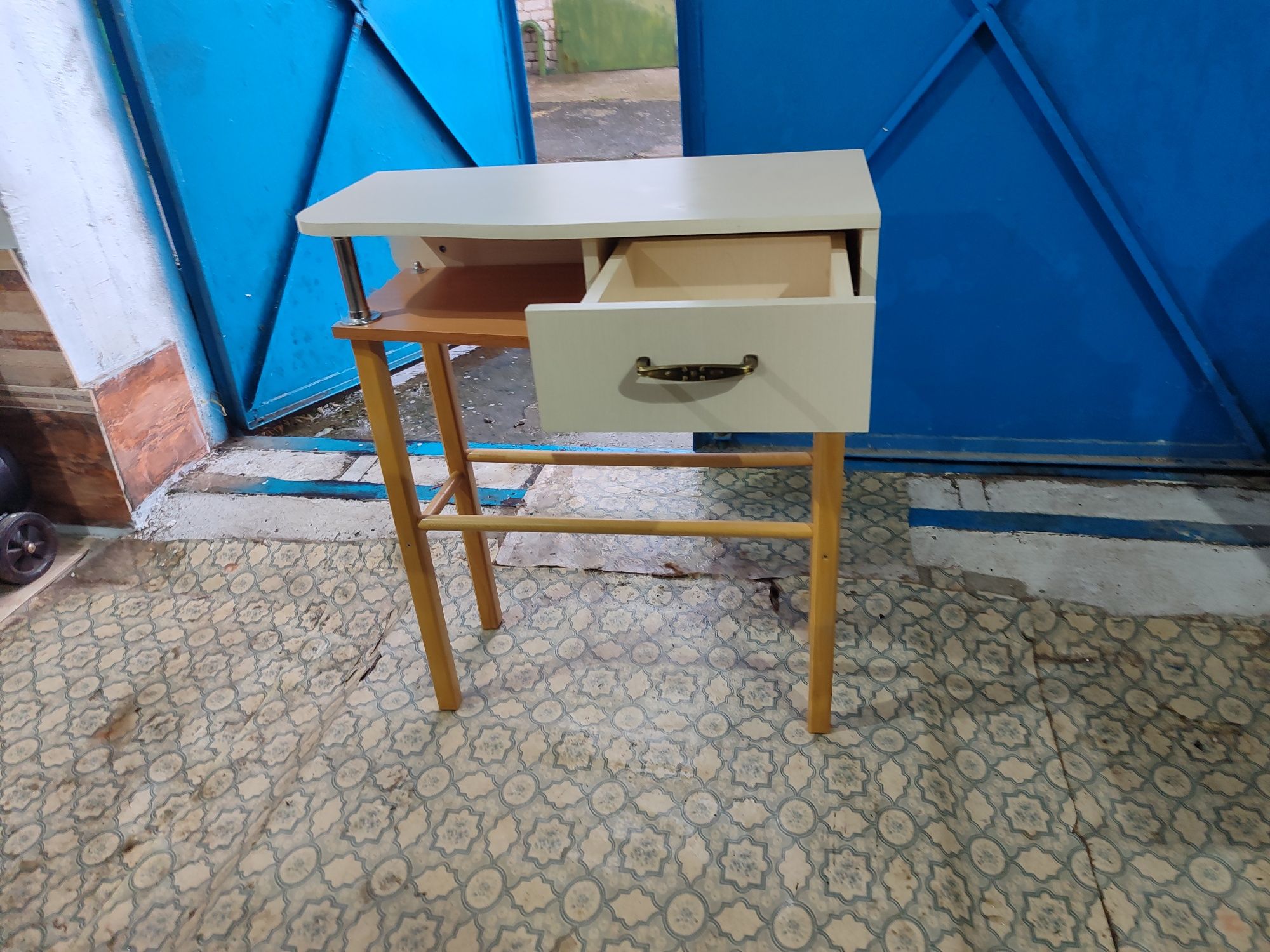 Тумбочка, трюмо 70х 35х 80